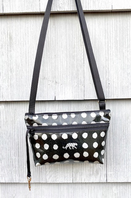 ALYSSA Triple Zip Pocket Large Crossbody Bag (Black): Handbags